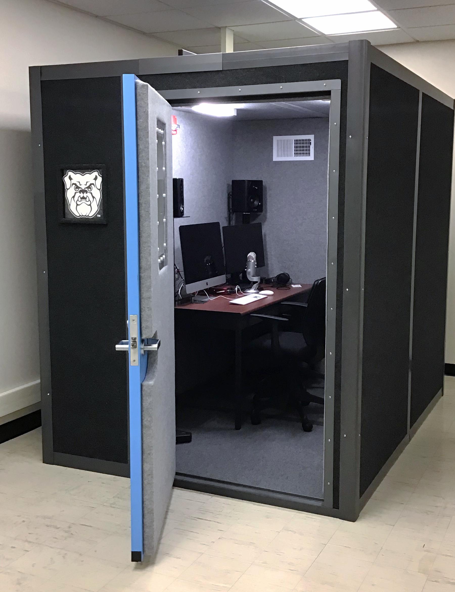 1800x2340 Sound Booth