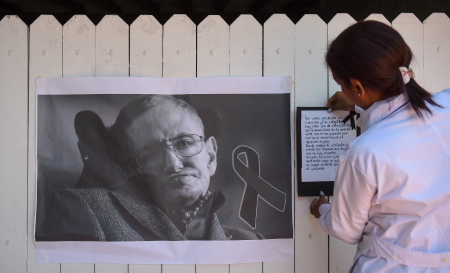 900x546 Science Icon Hawking's Funeral Set For March New Straits