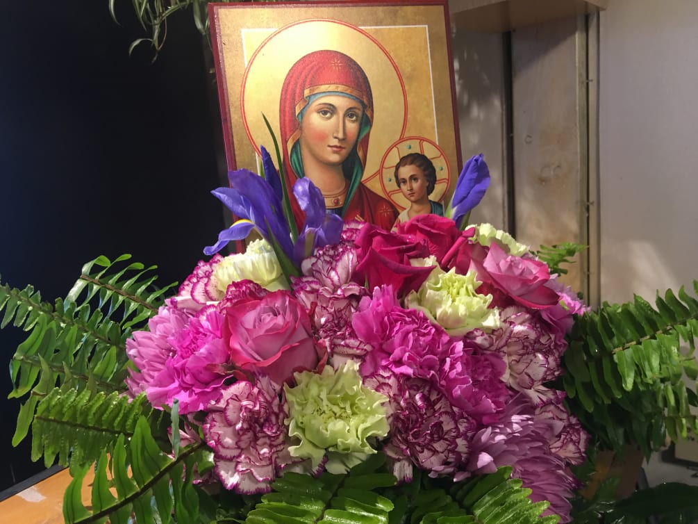 1005x754 Icon Sympathy Arrangement