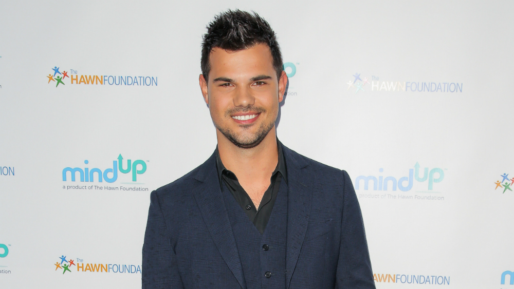 1000x563 Scream Queens Taylor Lautner Joins Season As Series Regular