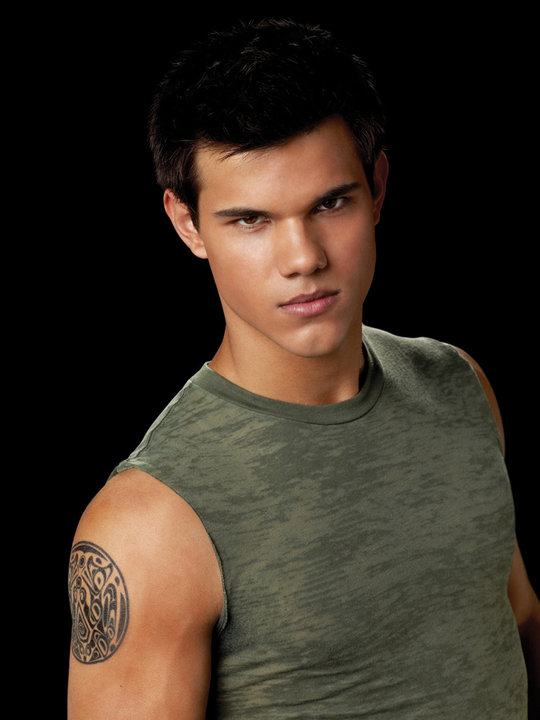 540x720 Taylor Lautner A Statue That Makes Us Melt Icon Magazine
