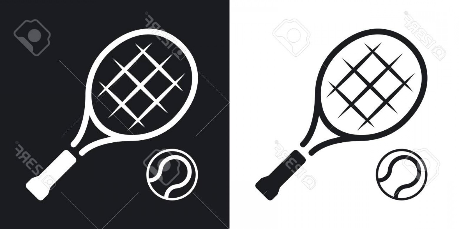 Теннисная ракетка на черном фоне