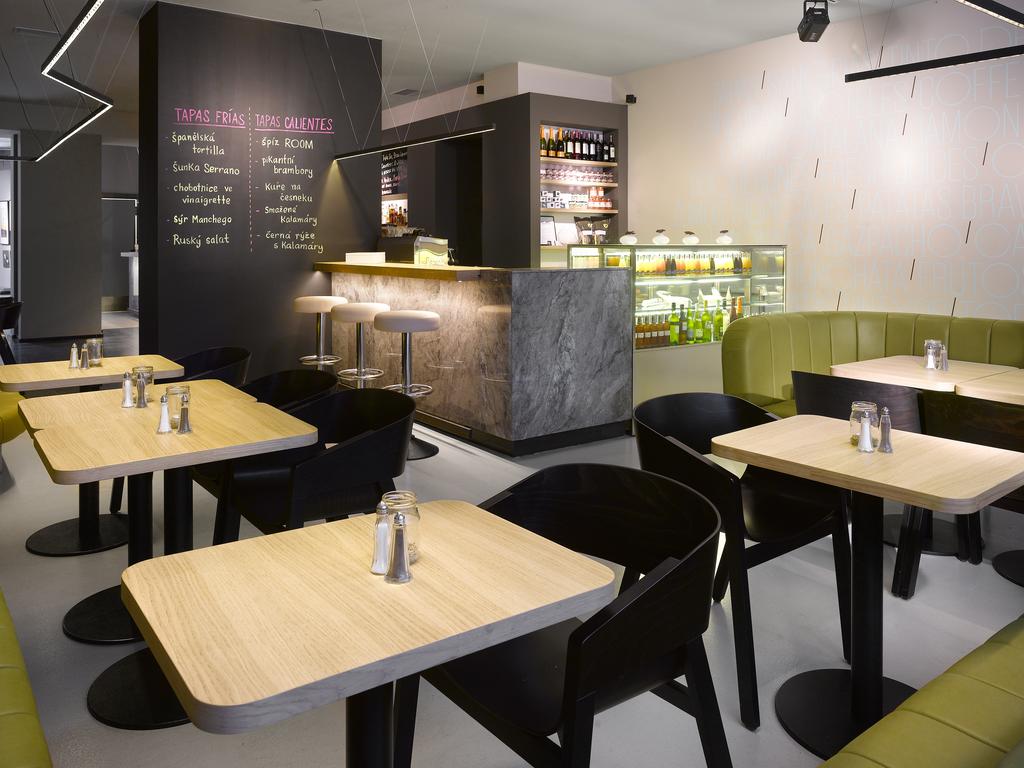 1024x768 The Icon Hotel Lounge Praha