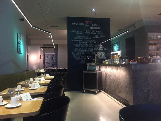 550x413 Breakfast Room A Tapas Restaurant In The Evening