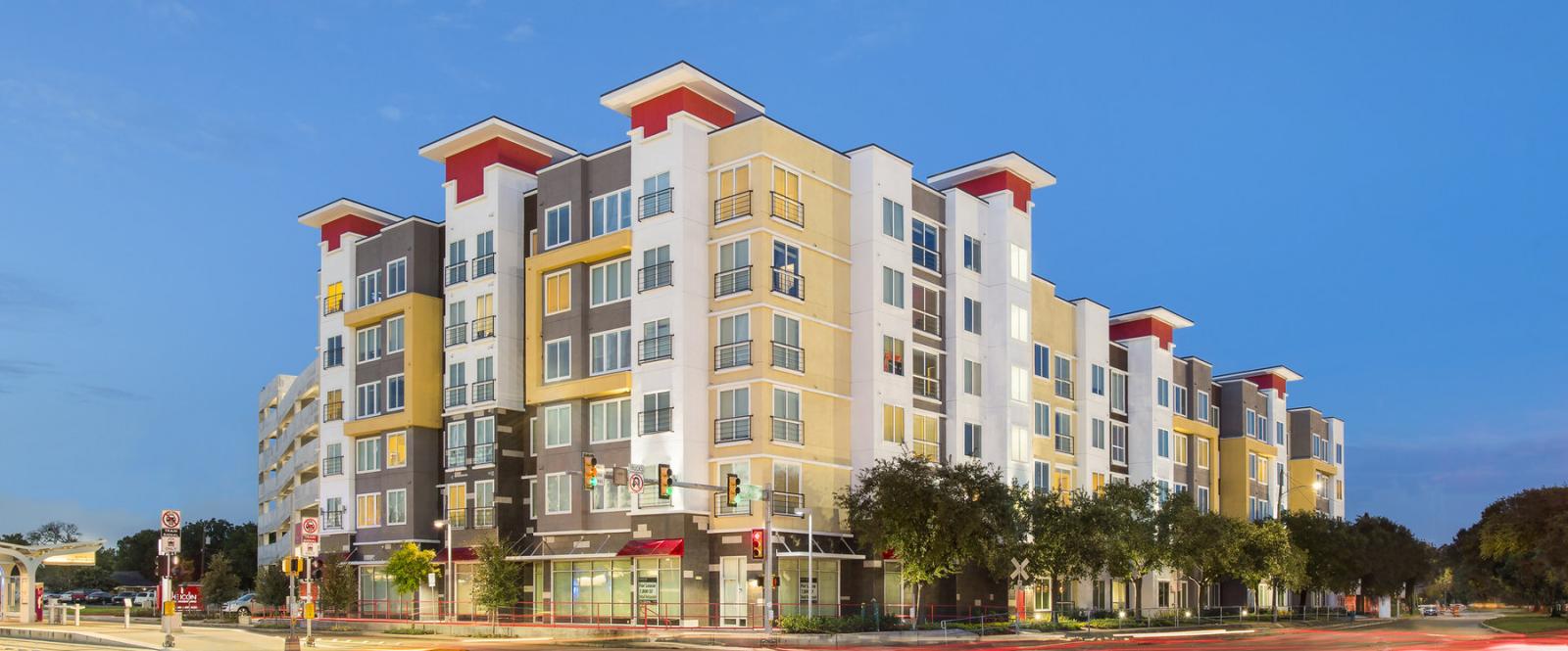 1600x665 Student Apartments For Rent In Texas The Icon