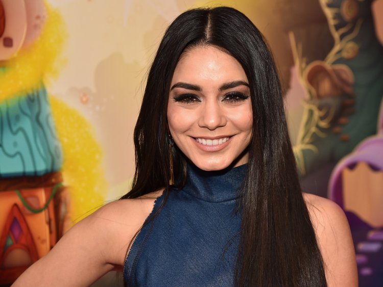 750x563 Vanessa Hudgens Shares The Product She Uses To Get Perfect Brows