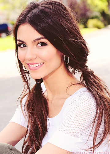 358x500 Victoria Justice Icons