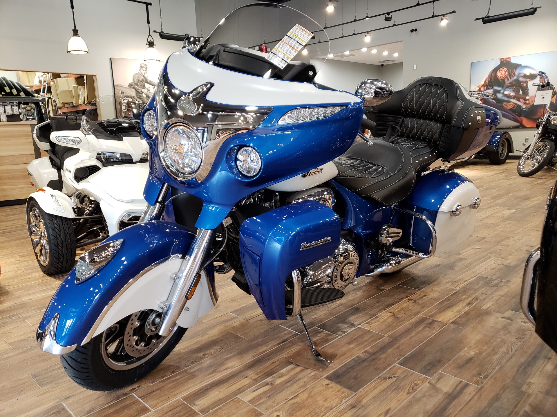 1920x1440 New Indian Roadmaster Icon Brilliant Blue Peral White